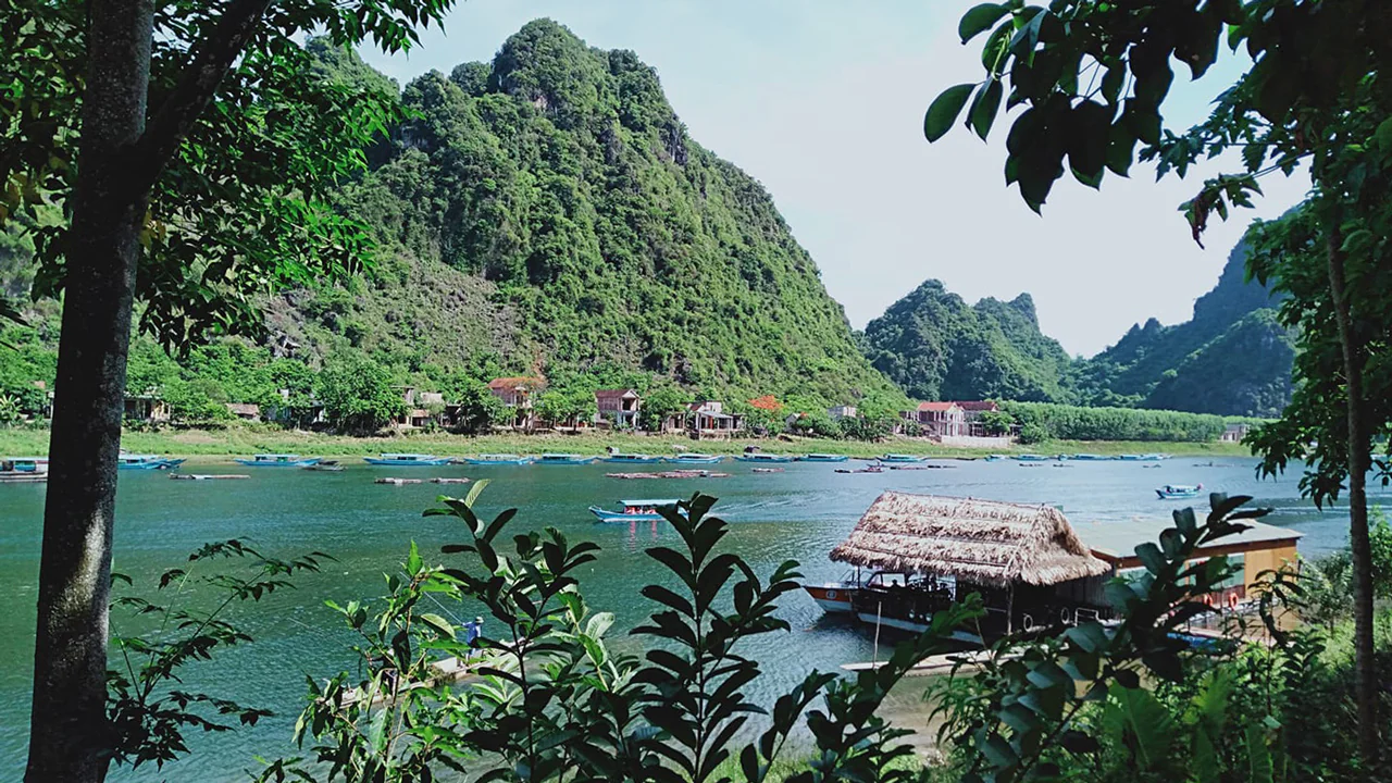 Sông Son với màu xanh thiên nhiên