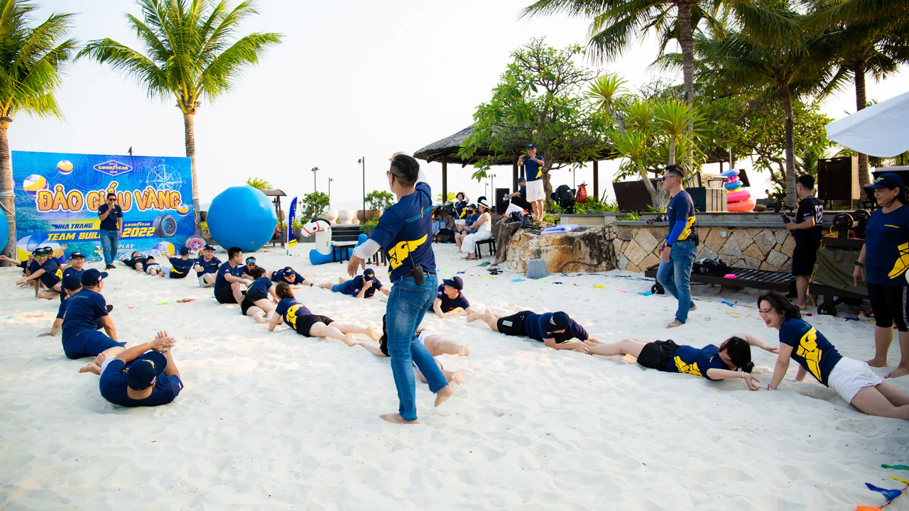 Khởi động bằng một trò chơi Team Building