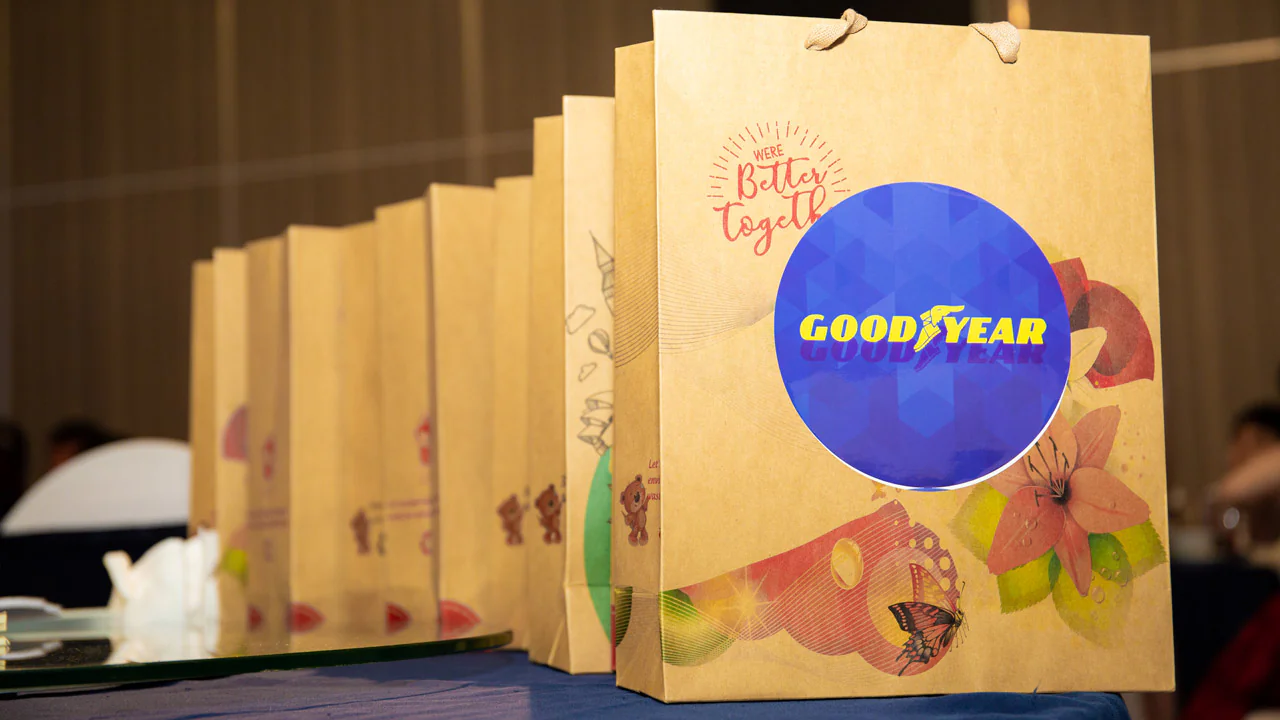 Phần quà của công ty Goodyear trong buổi Gala Dinner