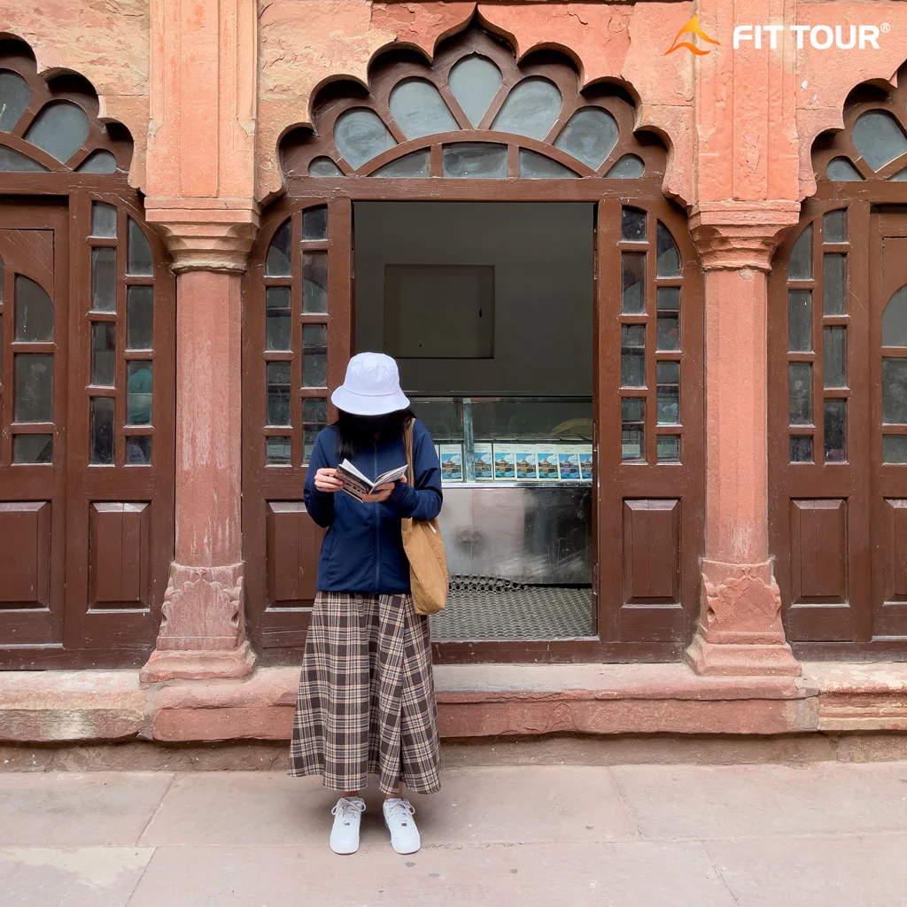 Du khách Việt check in pháo đài