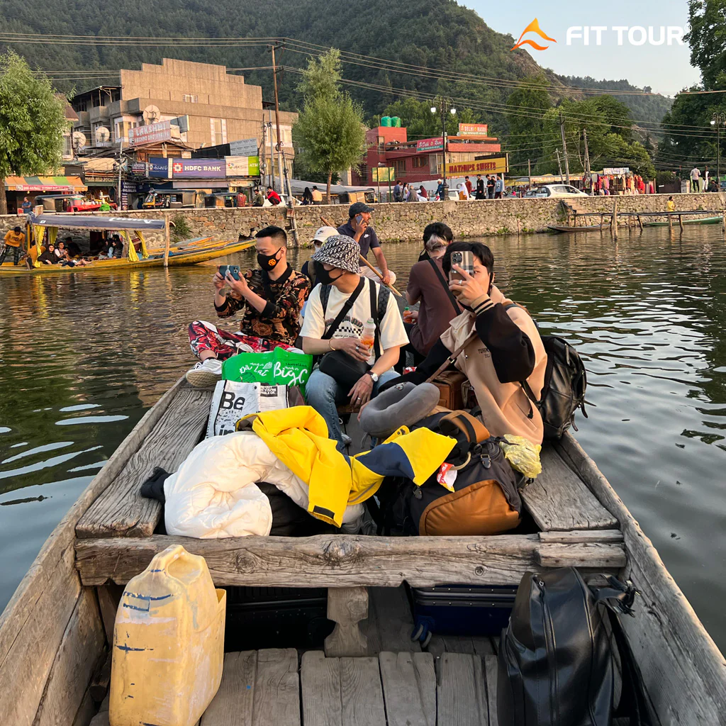Du khách Việt du lịch hồ Dal Srinagar