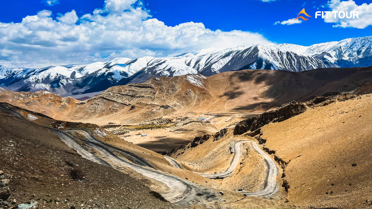 Đường đèo đến hồ Pangong Tso