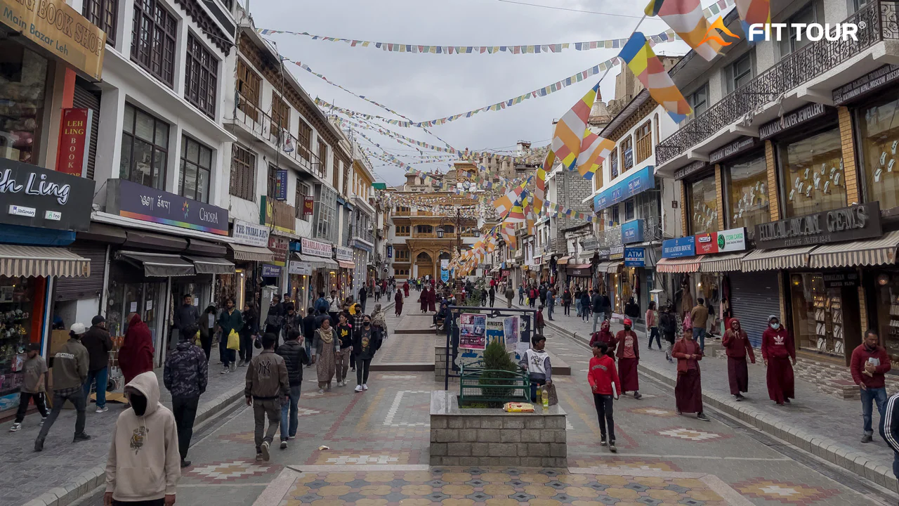 Đường phố đông đúc ở trung tâm Ladakh