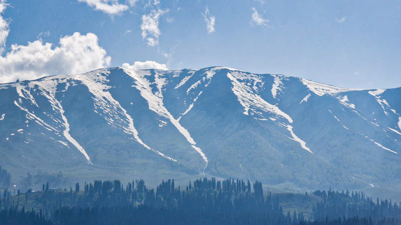 Ngọn núi xinh đẹp ở Gulmarg Ấn Độ