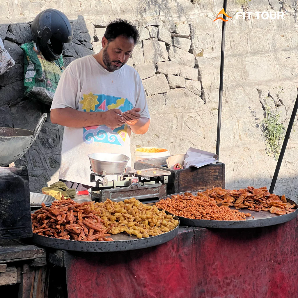 Người bán đồ ăn vặt ở Srinagar