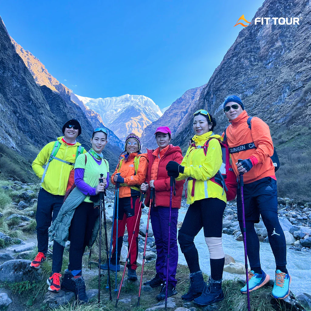Dừng chân ngắm nhìn các đỉnh tuyết khi đến gần Annapurna Base Camp