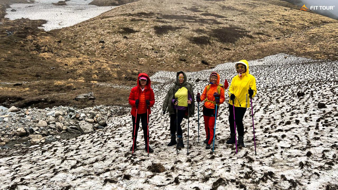 Những người phụ nữ mạnh mẽ trek cùng đoàn Fit Tour