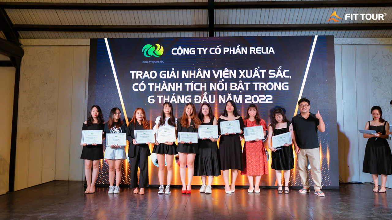 Trao thưởng nhân viên thành tích tốt Relia