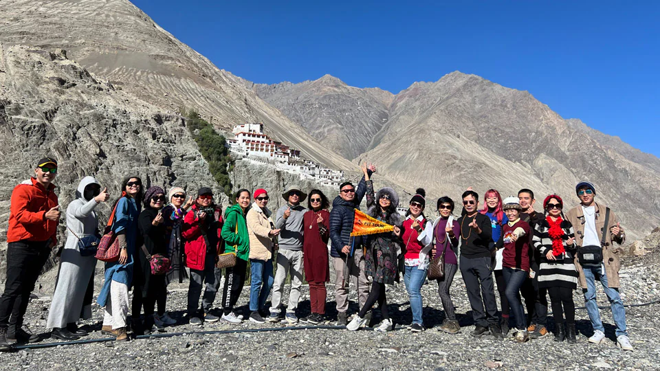 Nhóm khách Ladakh 10 cùng Fit Tour 2022