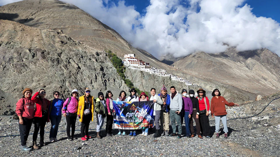 Nhóm khách Ladakh 12 cùng Fit Tour 2022
