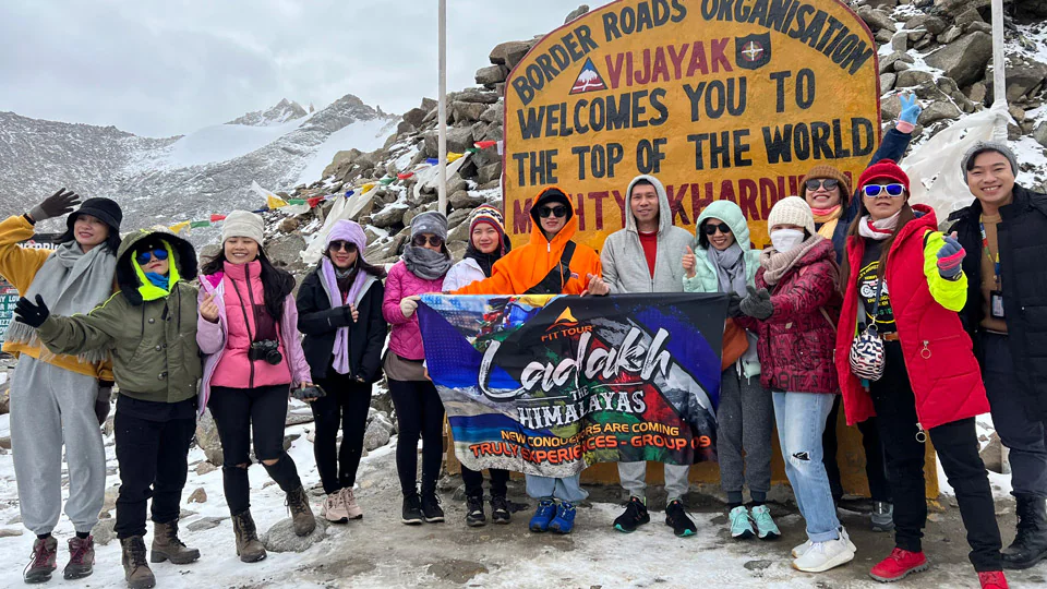 Nhóm khách Ladakh 13 cùng Fit Tour 2022