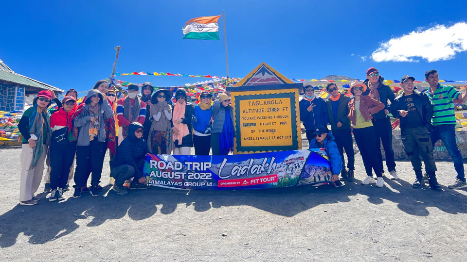 Nhóm khách Ladakh 5 cùng Fit Tour 2022