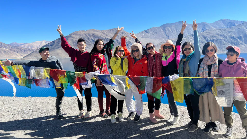 Nhóm khách Ladakh 6 cùng Fit Tour 2022
