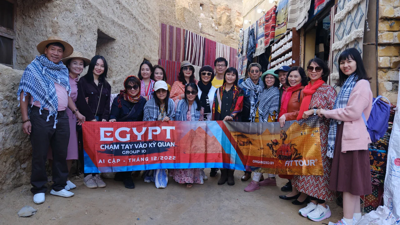 Du khách Fit Tour khám phá pháo đài Shali