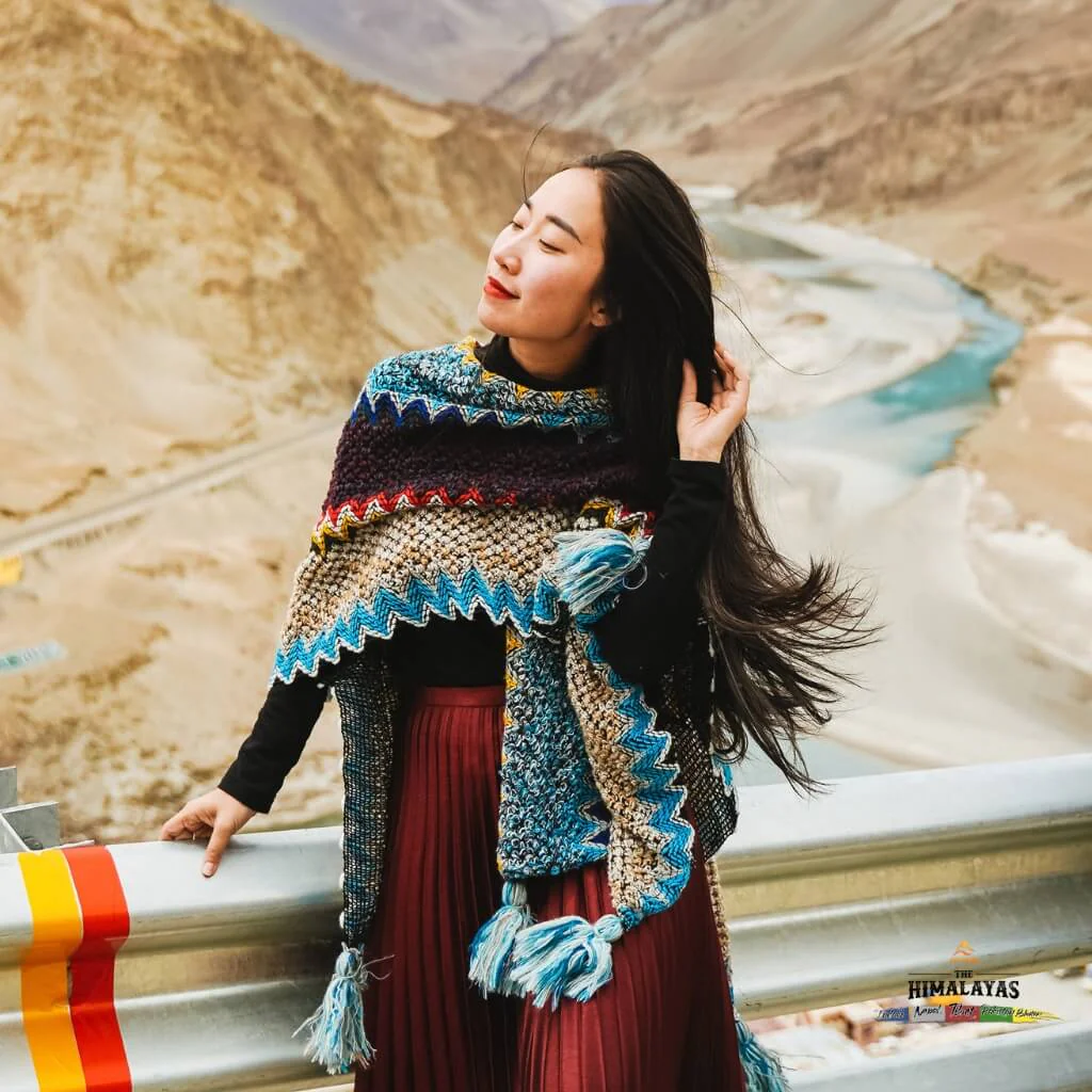 Dừng chân để chụp ảnh ở đoạn đường đi qua Zanskar