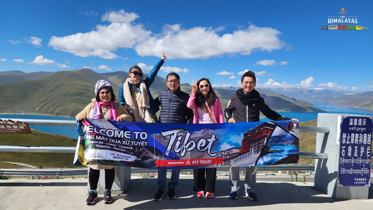 Đoàn Tây Tạng FIT TOUR check-in bên Thánh hồ Yamdrok