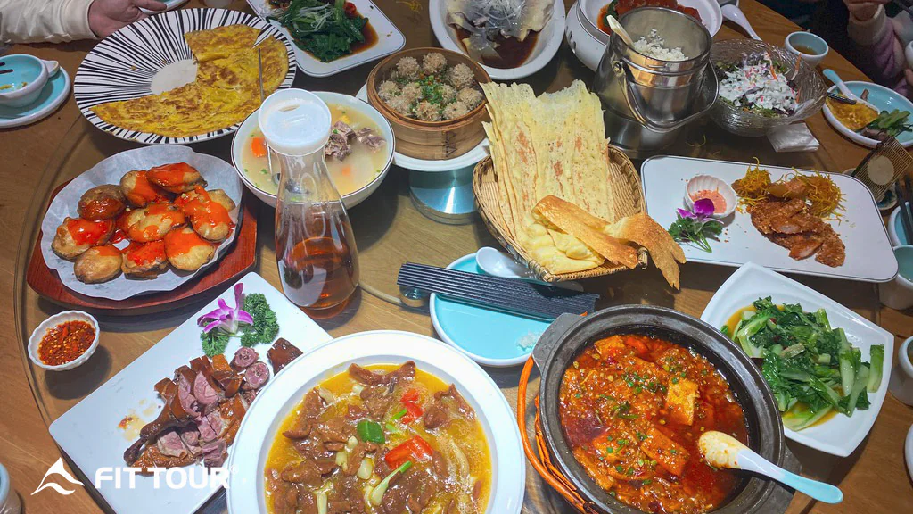Bữa tối với một số ẩm thực đặc trưng vùng Tứ Xuyên