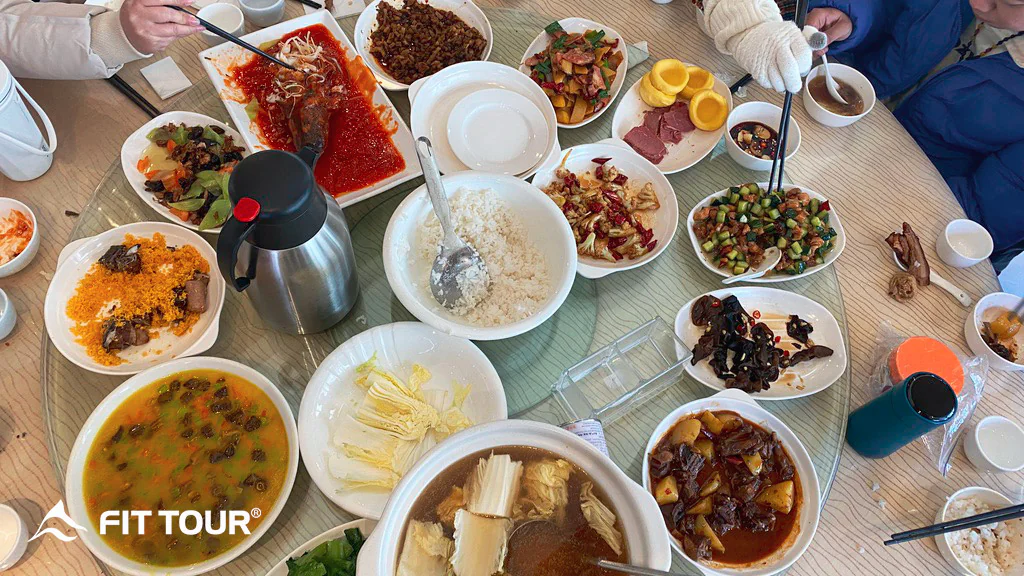 Hình ảnh bữa ăn trong chuyến đi