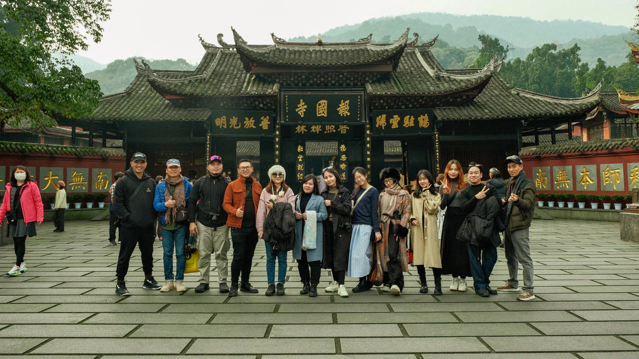 Hình ảnh khách hàng Fit Tour tại Thành Đô - Cửu Trại Câu