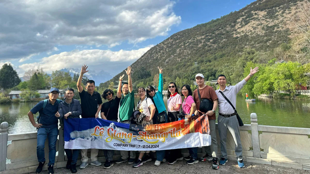 Company Trip Hắc Long Đàm