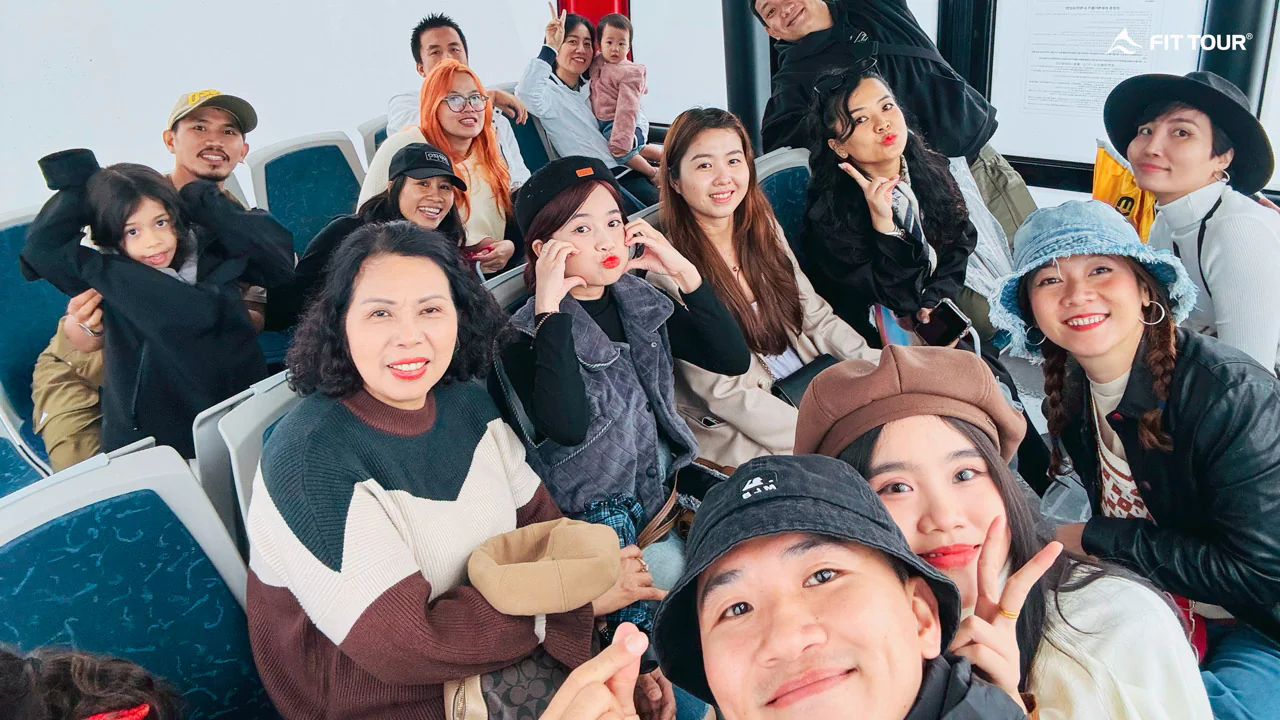 Đoàn khách MM++ Architects vui vẻ với chuyến Company Trip vùng Tương Tây Trung Quốc