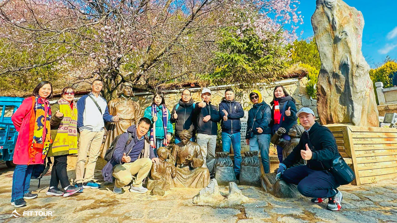 Đoàn khách Tâm Việt trong chuyến tham quan phố cổ Lệ Giang với hành trình Company Trip