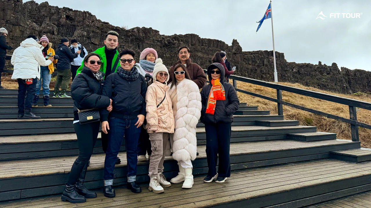 Du khách Fit Tour tập trung vào vườn quốc gia Thingvellir Iceland