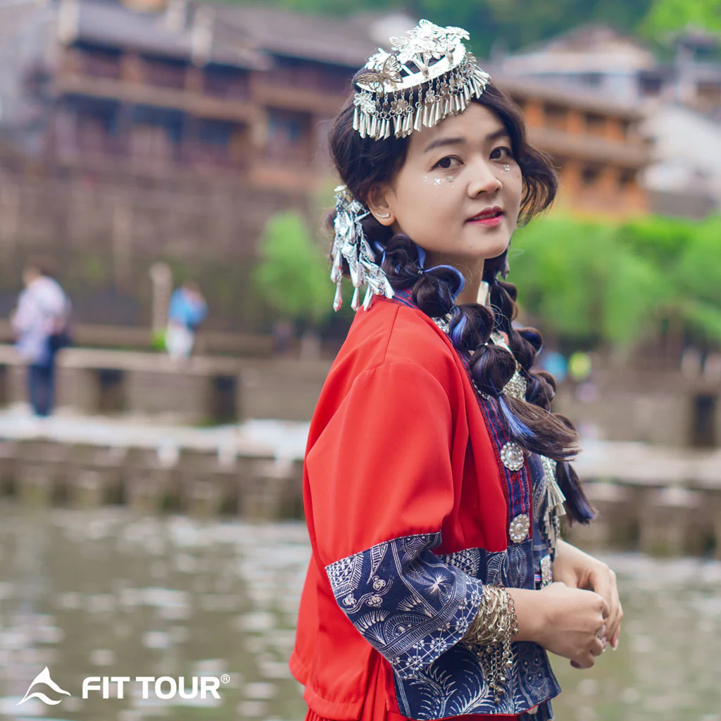 Du khách và Phượng Hoàng Cổ Trấn