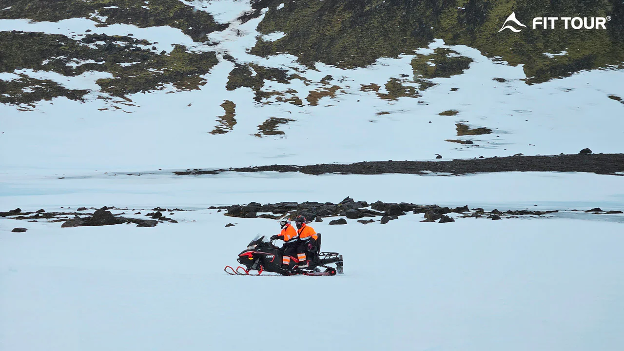 Trải nghiệm lái motor trượt Tuyết snowmobile