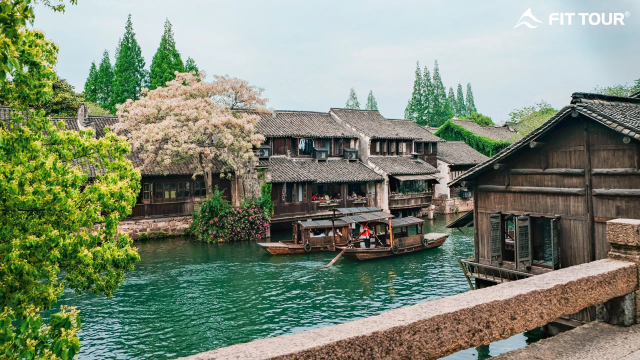 Bến thuyền tằm cổ kính tấp nập tại Ô Trấn