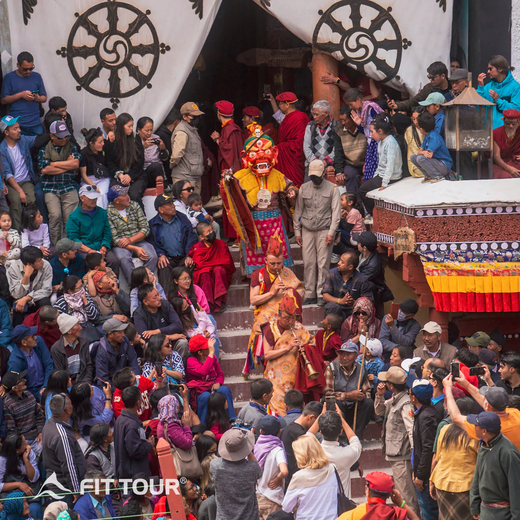 Các nhân vật chính trong lễ hội hemis bắt đầu xuất hiện