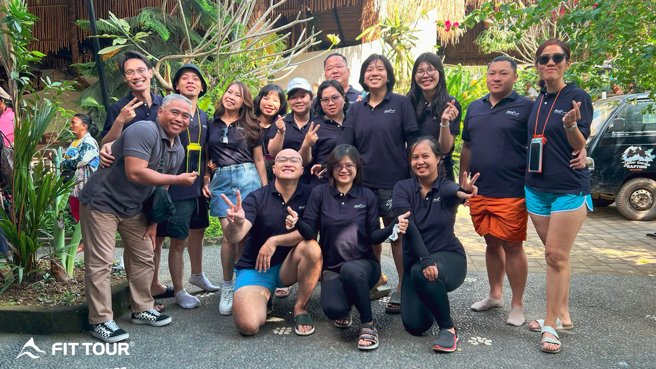 Đoàn khách company trip Mia chuẩn bị hành trình vượt thác Ayung