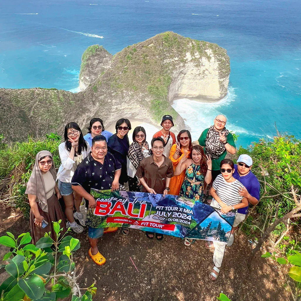 Đoàn khách Fit Tour check in đảo Nusa Penida tại Bali