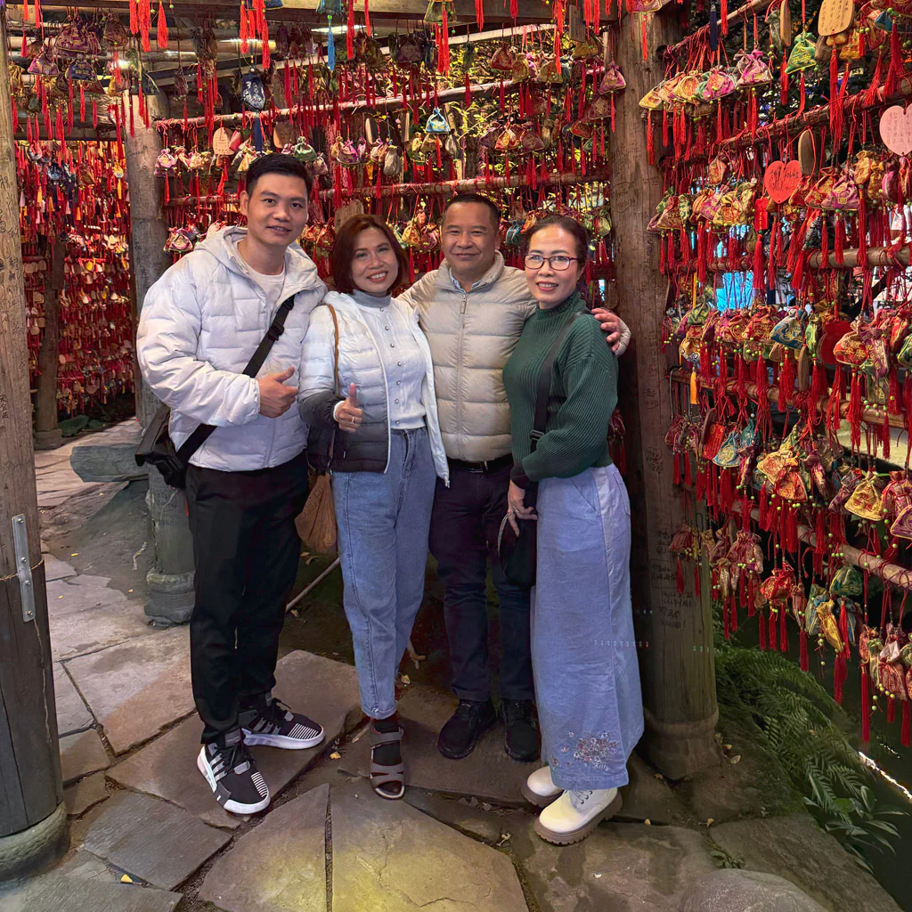 Du khách khám phá nét văn hoá tại điểm đến trong hành trình Trung Quốc cùng Fit Tour