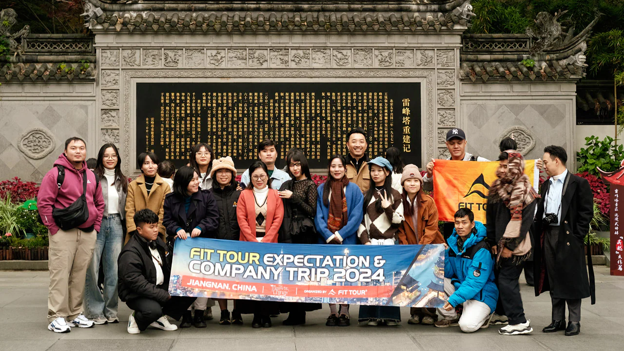 Đoàn Company Trip Giang Nam của Fit Tour khám phá tuyến điểm chùa Lôi Phong