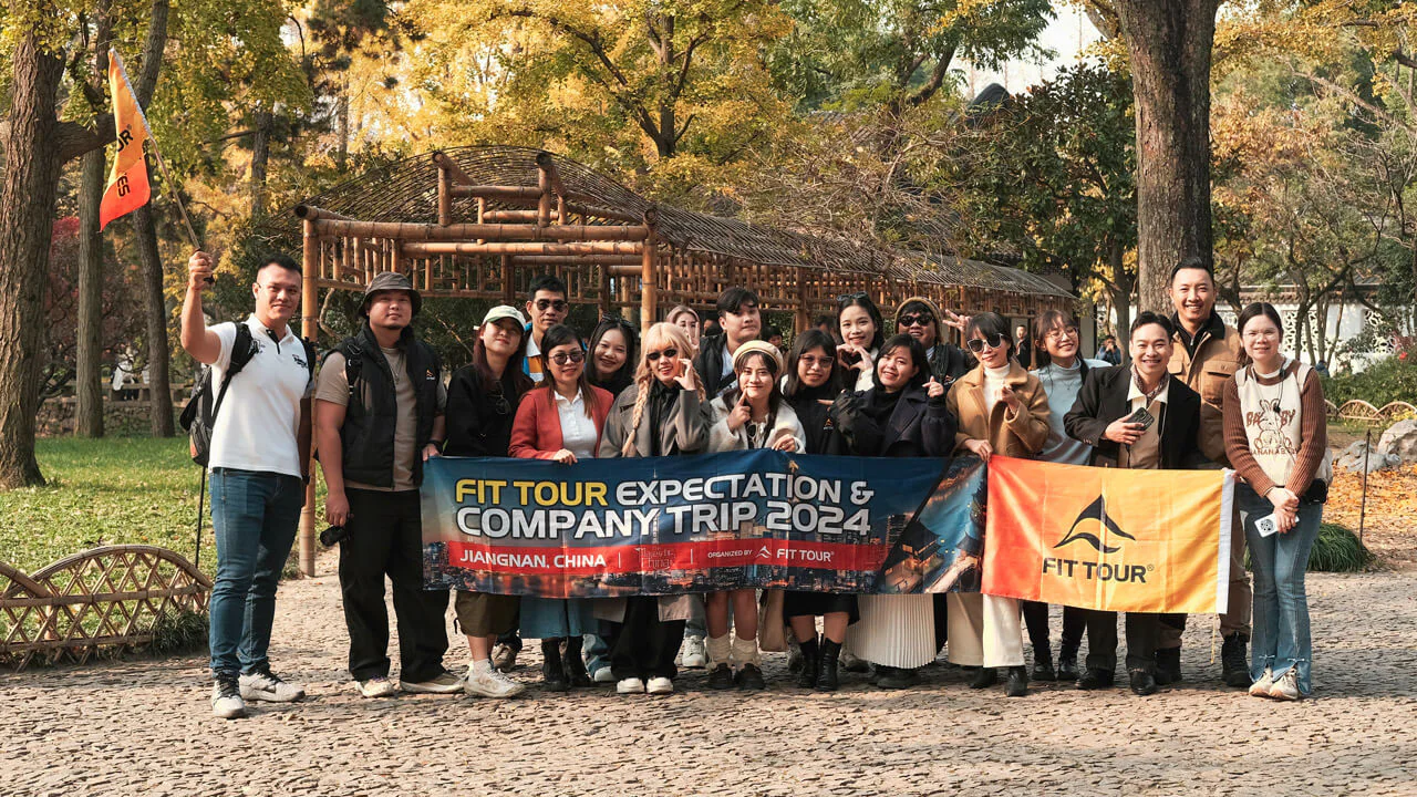 Đoàn Fit Tour check in địa điểm trong Tứ Đại Lâm Viên là Chuyết Chính Viên ở Giang Nam