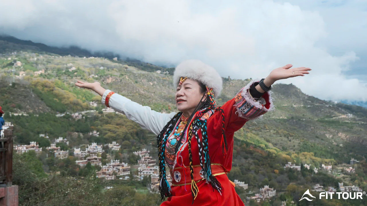 Hình ảnh khách hàng FIT Tour tại Đạo Thành Á Đinh
