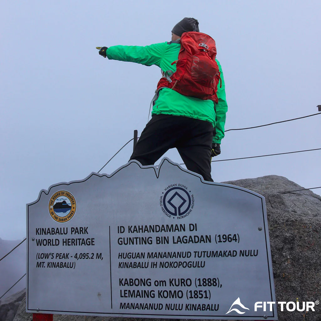 Núi Kinabalu ở độ cao 4095 mét tại Malaysia