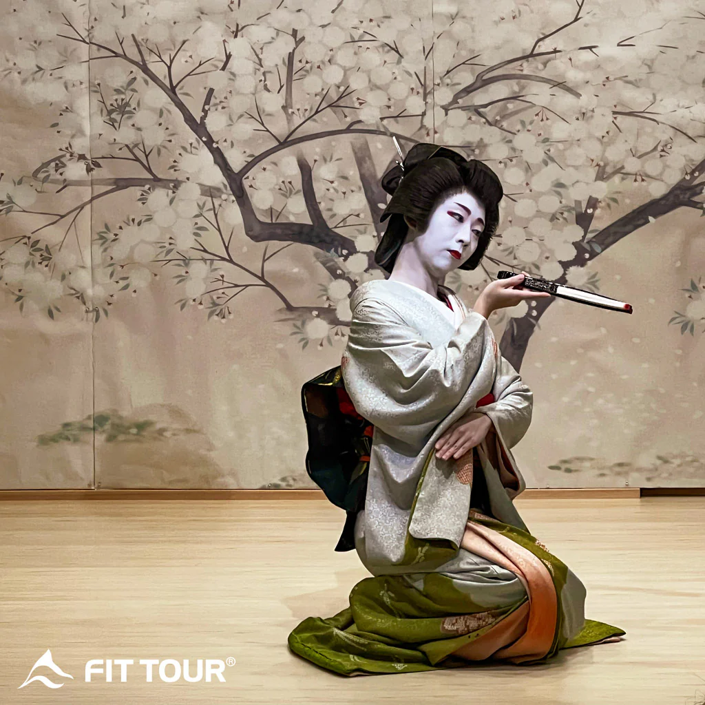 Geisha biểu diễn nghệ thuật truyền thống Nhật Bản trong chương trình của FIT TOUR
