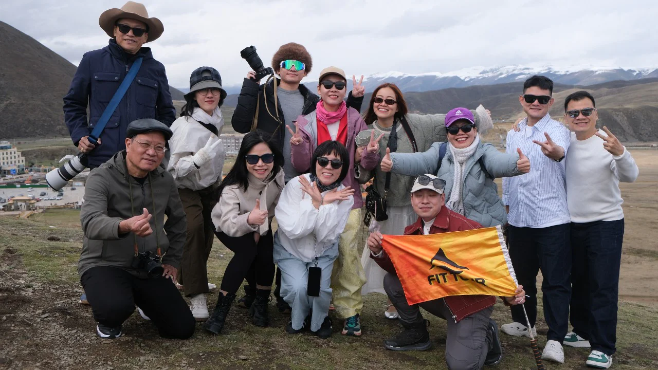Hình ảnh khách hàng FIT Tour tại Đạo Thành Á Đinh