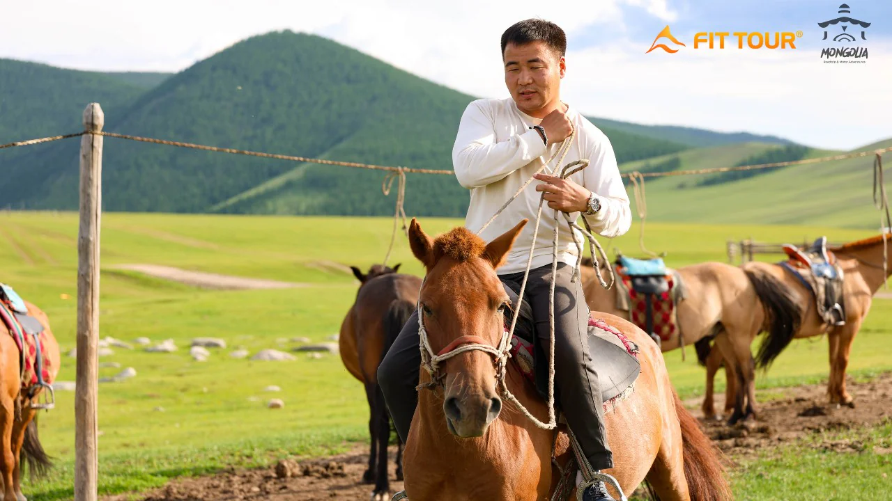 Cưỡi ngựa cùng người bản địa