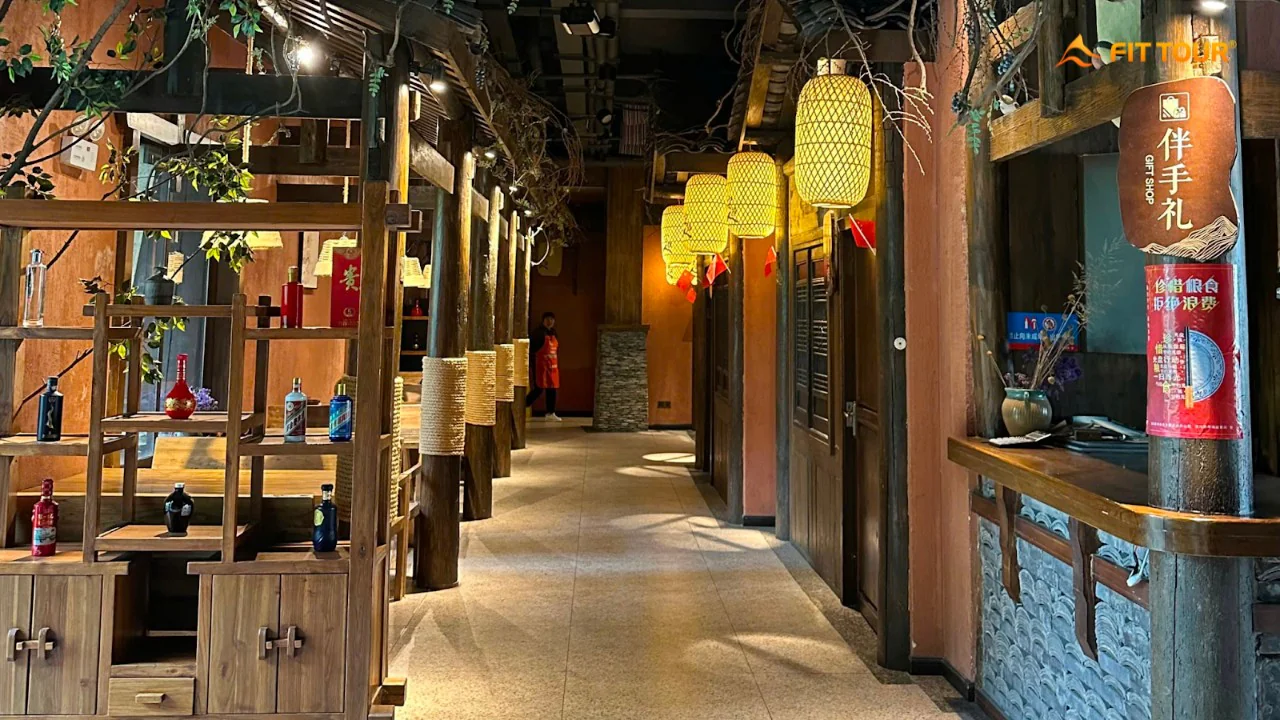 Hình ảnh khách hàng FIT Tour tại Đạo Thành Á Đinh