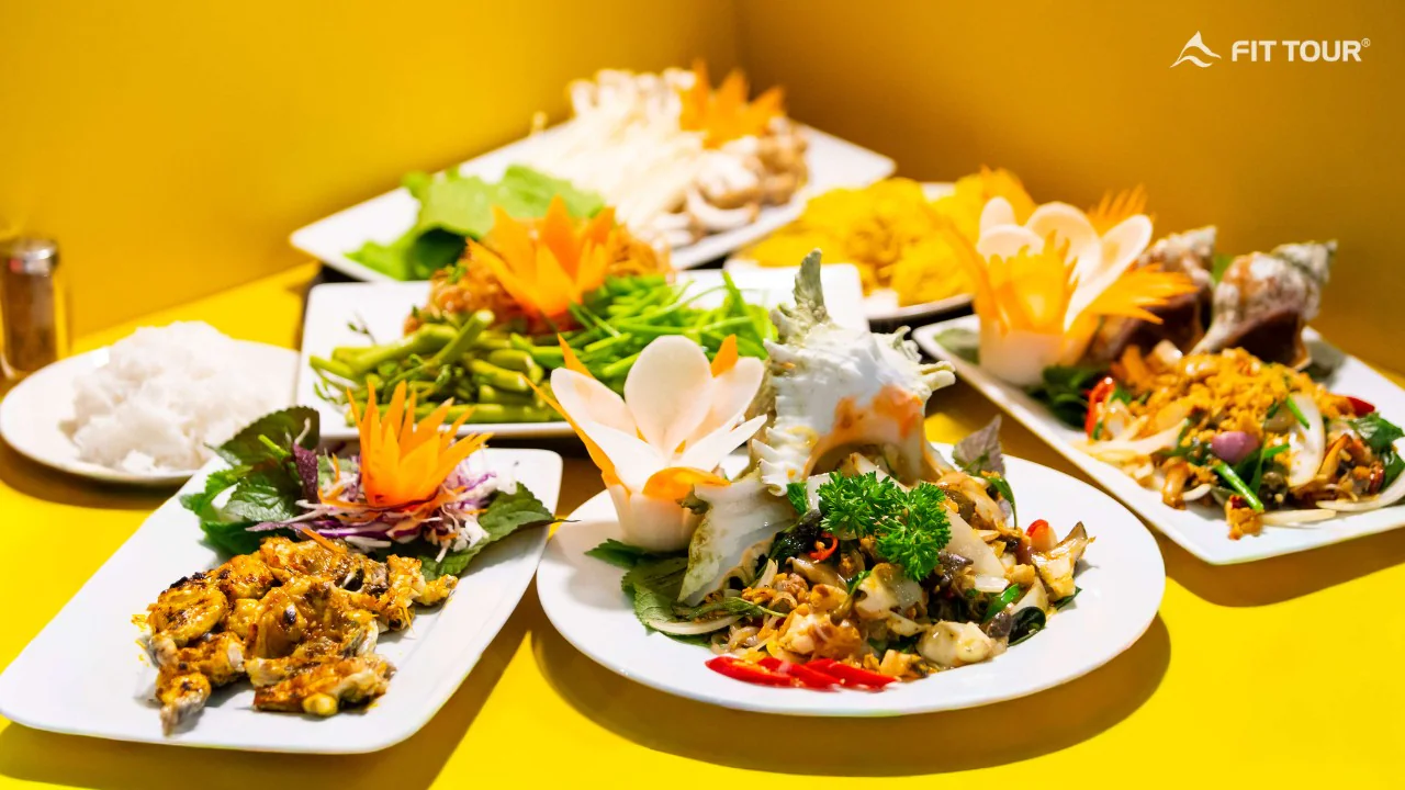 Bàn tiệc hải sản đa dạng tại nhà hàng Lúa Đại Việt