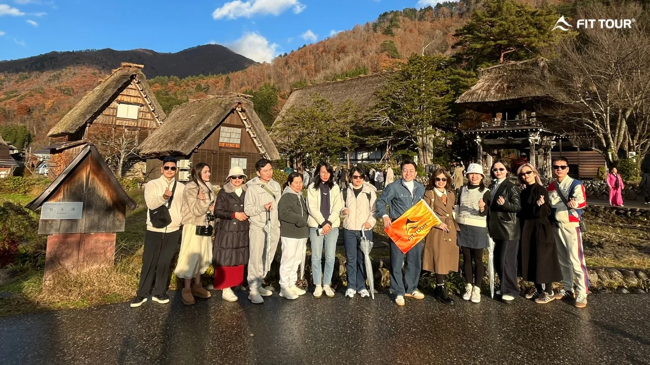 Đoàn khách FIT Tour tại Shirakawa-go