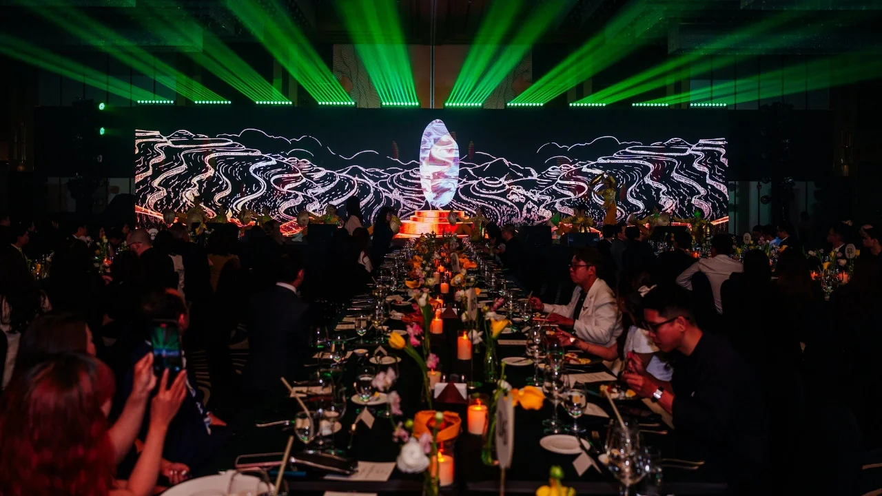 Không gian sang trọng và đẳng cấp tại đêm Gala Honor Ceremony HOTLIST 2025 – nơi quy tụ các thương hiệu du lịch hàng đầu.