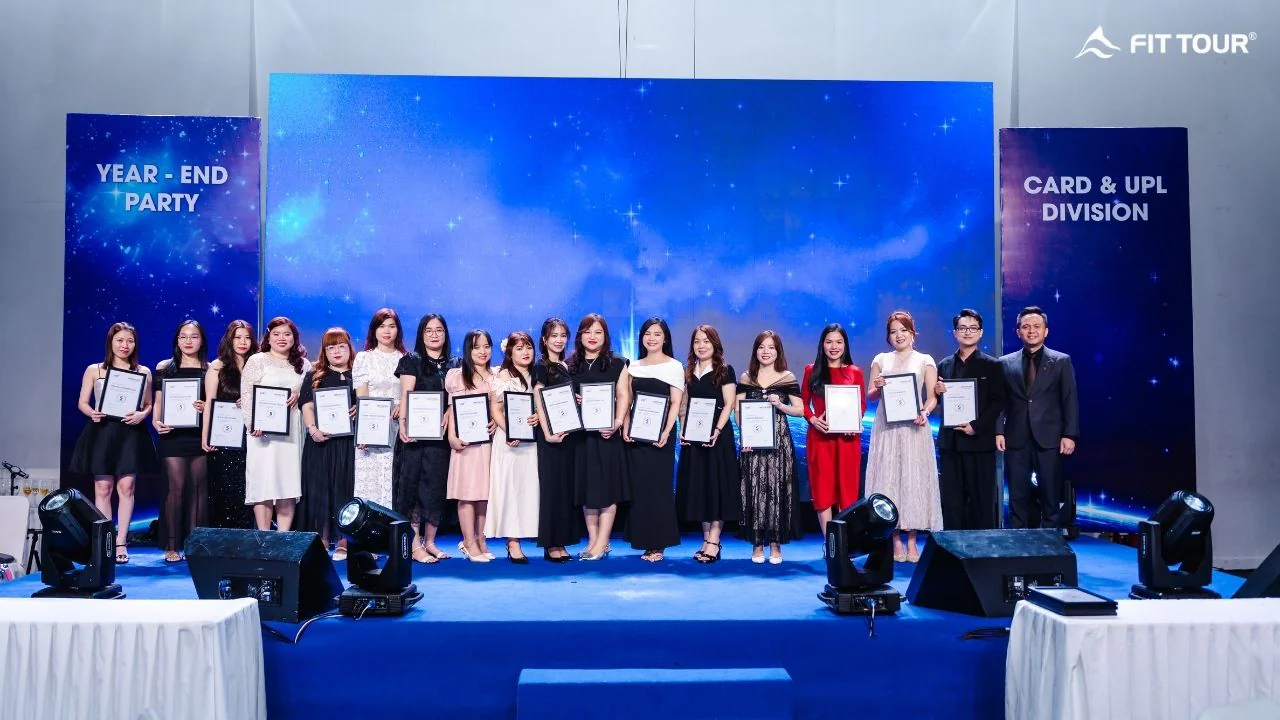 Lễ vinh danh nhân sự tại Year End Party VIB