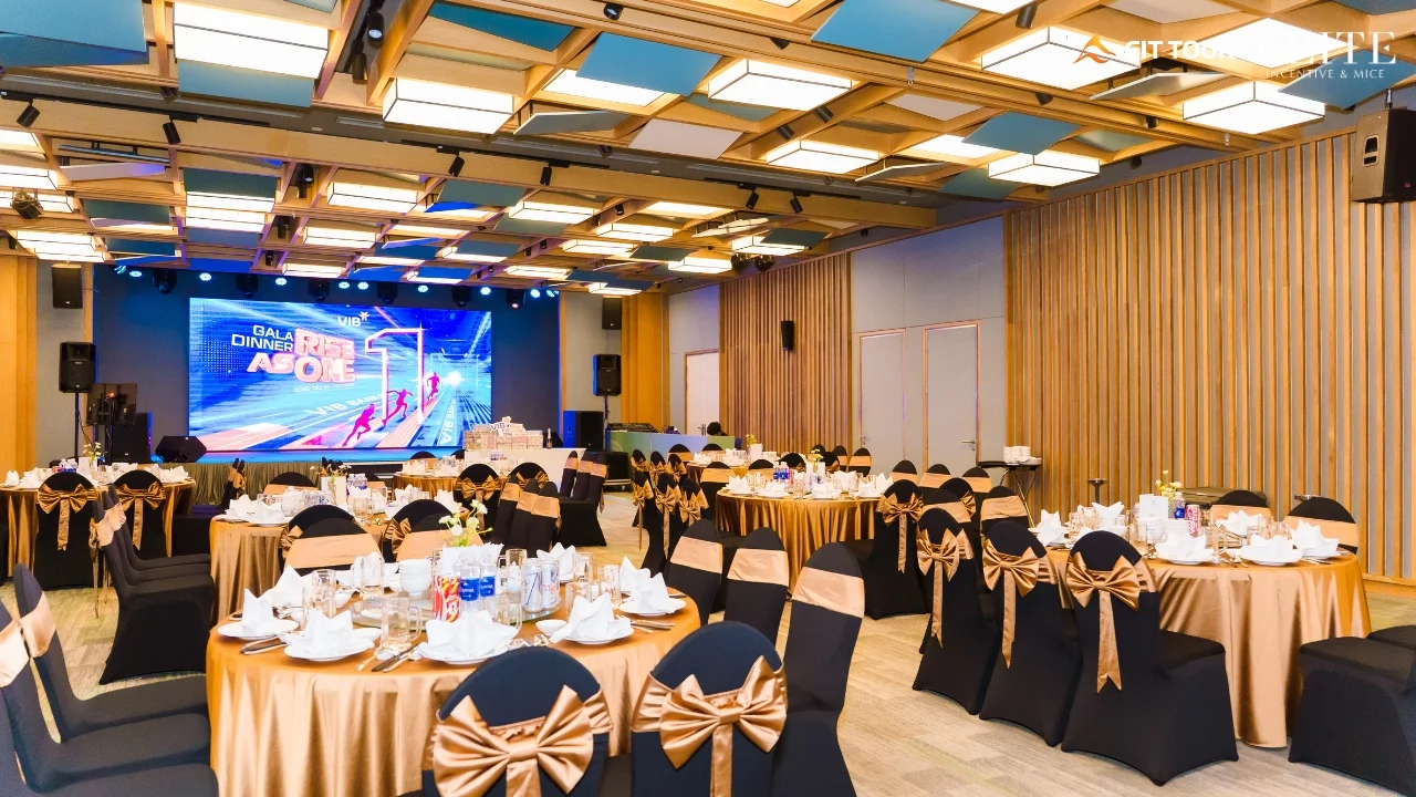 Đoàn VIB Digital sales: Ăn tối thực đơn tiệc, giao lưu sân khấu màn hình LED - Tour Đoàn Vũng Tàu VIB Digital tháng 7 năm 2026