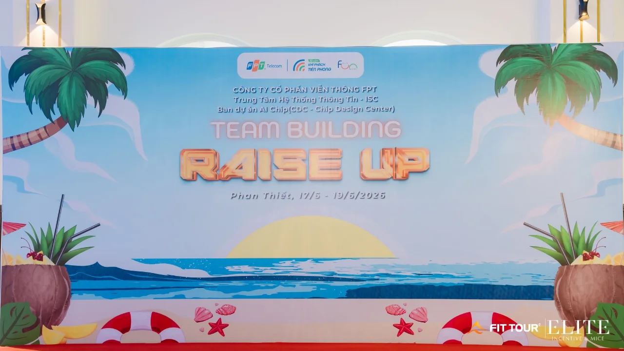 Backdrop hoành tráng của Teambuilding RAISE UP