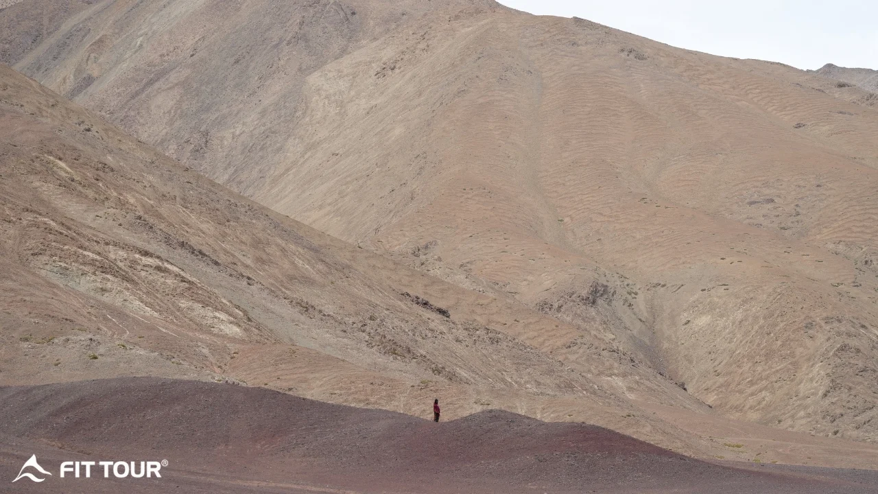 Ca Si Phuong Thanh Buoc Di Giua Su Hung Vi Cua Thung Lung Hoang Mac Ladakh
