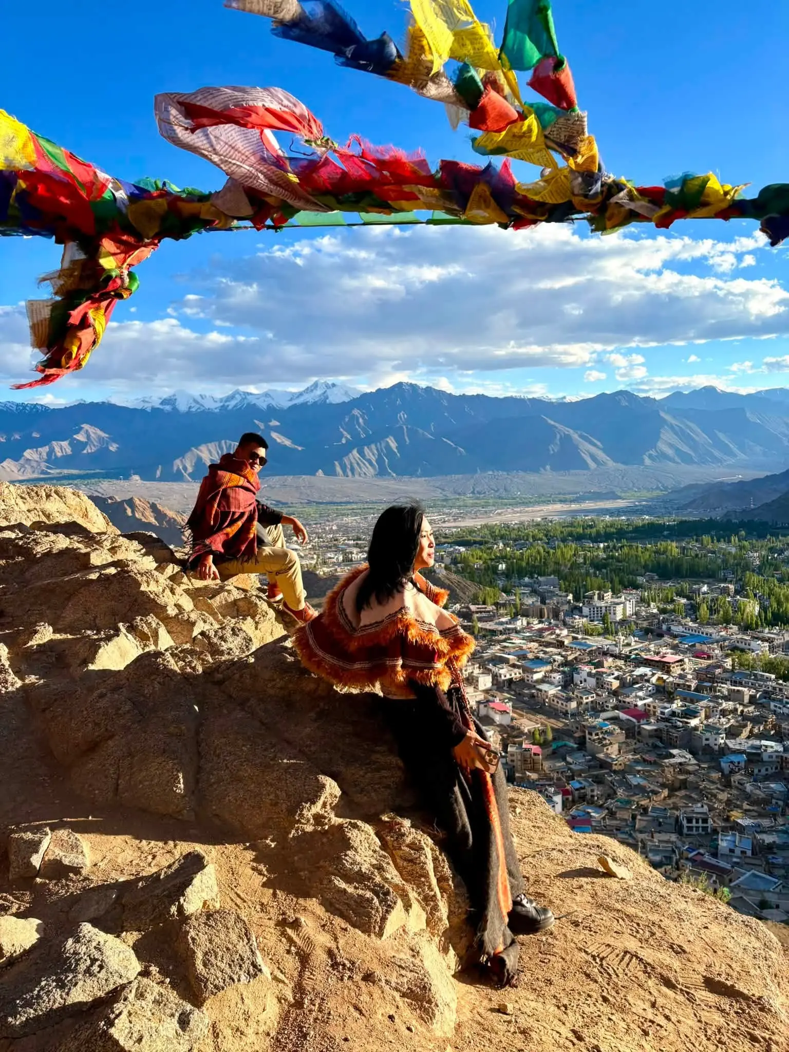 Ca sĩ Phương Thanh ngắm nhìn cảnh vật Ladakh